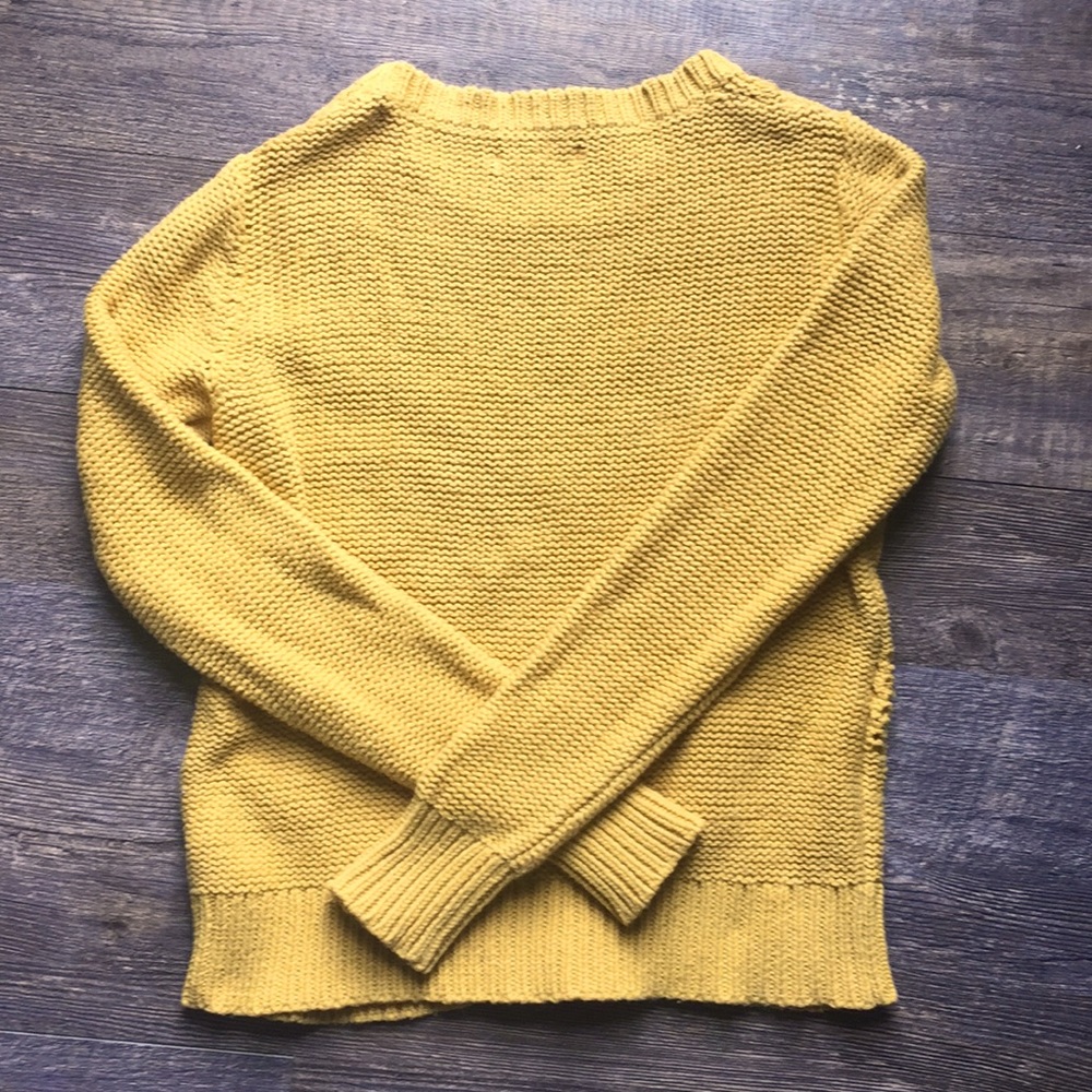 Yellow sweater - Picture 2 of 2